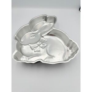 Wilton Vintage 1986 Sitting Bunny Rabbit Cake Pan Aluminum Easter Mold 2105-2015